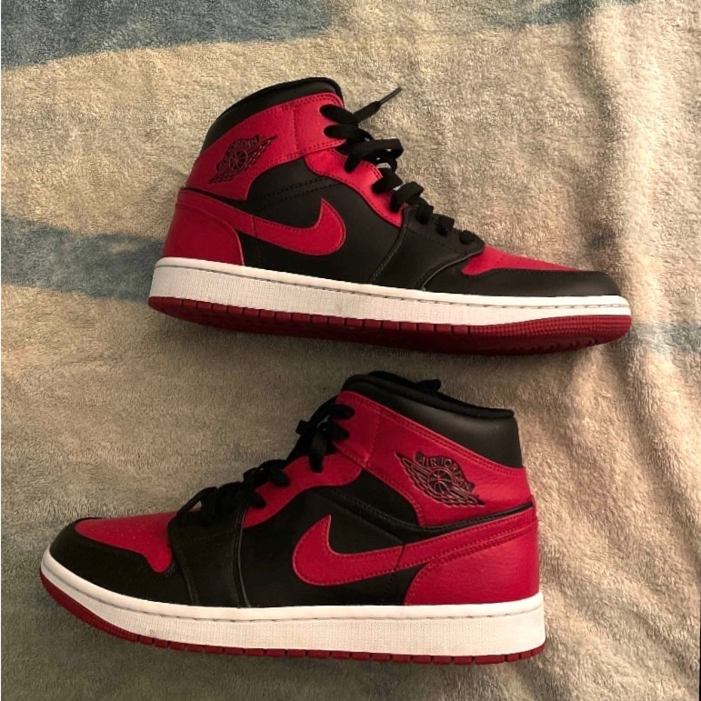AIR JORDAN 1 Mid Banned Us M 9.5 - Picture 2 of 8